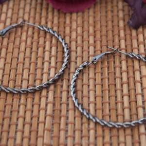 twisted dangler
