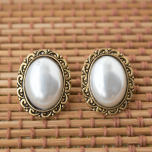 pearl stud