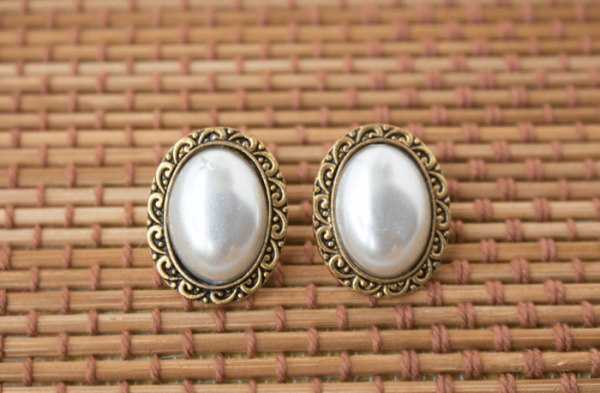 pearl stud