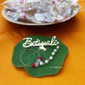 Betiwale brooch featuring pearl and red bead decorations. Ideal for nikah ceremonies, wedding favors, baarati brooches, and bridal accessories. Perfect for wedding attire and lehenga embellishments