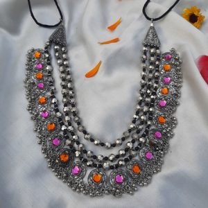 Multi layered stone choker