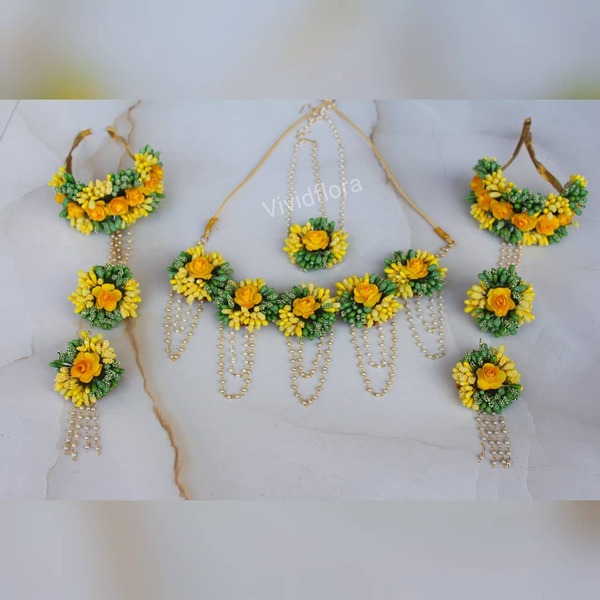 5 Coiner Mehandi Yellow Set