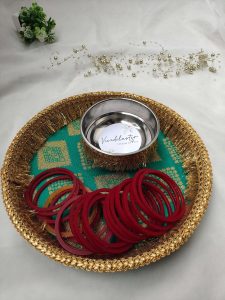 Elegant Mehndi platter in green with gold accents and an ornate brush, ideal for weddings, nikah ceremonies and other special occasions Ideal for brides looking to enhance their traditional wedding functions with sophistication and style