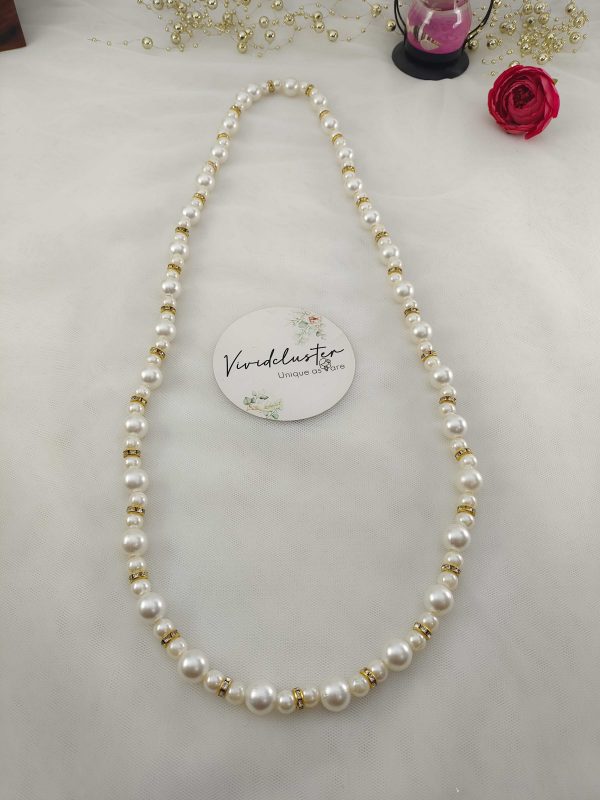 pearl welcome milni mala, also known as moti haar, is perfect for a variety of wedding ceremonies, including nikah ceremonies and Punjabi weddings. It's an ideal wedding favor and guest mala, designed to welcome baaratis with grace.