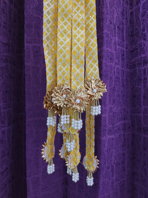 Dupatta-style pearl welcome milni mala with yellow and gold accents, ideal for baaratis mala, flower milni mala, and nikah ceremony welcome mala