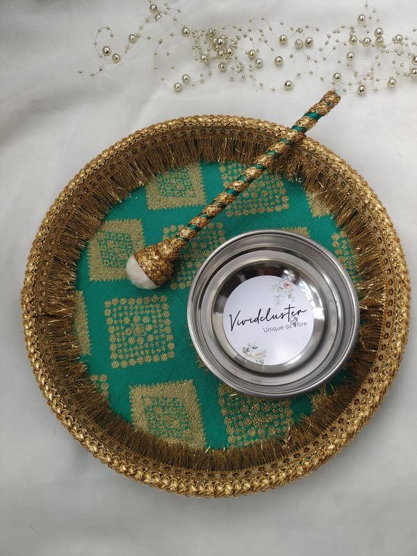 mehndi platter with intricate detailing and a matching brush, adorned with gold lace, perfect for bridal mehndi ceremonies serves as the perfect accessory for your Mehndi rituals.