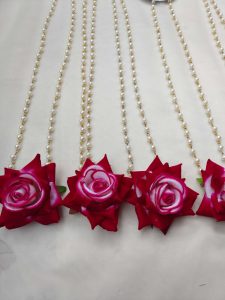 Crafted with red roses and pearl beads, this welcome milni mala is a perfect addition to any wedding ceremony. Suitable for nikah ceremonies, guest malas