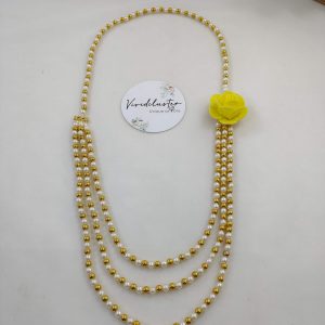 Gold and white Stylish milni mala moti haar, perfect for nikah ceremonies, weddings, and as guest malas. This baaratis mala makes an excellent wedding favor