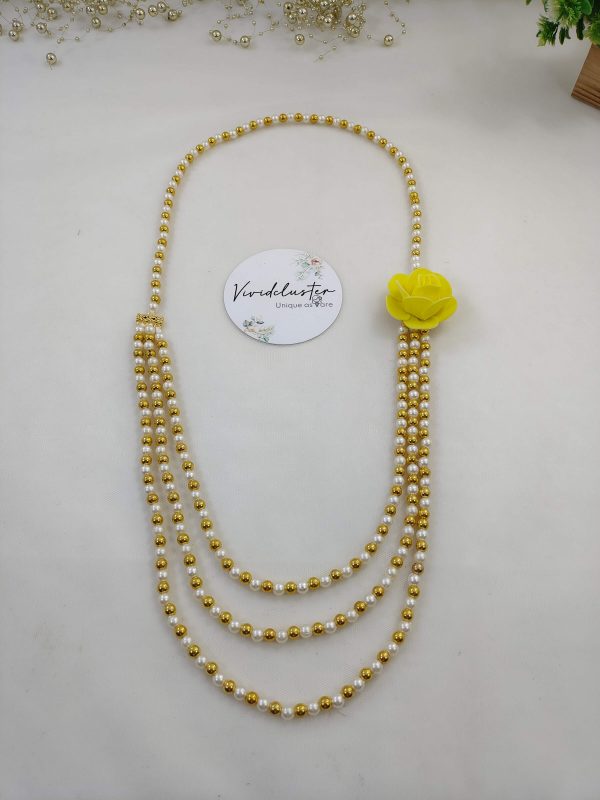 Gold and white Stylish milni mala moti haar, perfect for nikah ceremonies, weddings, and as guest malas. This baaratis mala makes an excellent wedding favor