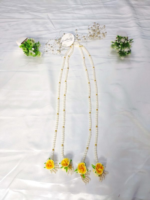 Crafted with yellow roses and pearl beads, this welcome milni mala is a perfect addition to any wedding ceremony. Suitable for nikah ceremonies, guest malas, baaratis malas, and decorative wedding favors, this mala is sure to impress
