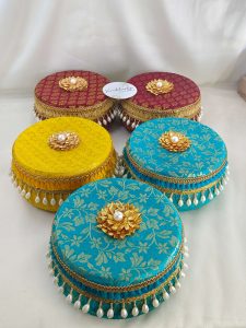 Wedding Favor Boxs with Pearl Embellishments - Perfect for Bridesmaids Gifts and Guest Gifts unique bridesmaid gift, a thoughtful guest gift, or a stunning wedding favor