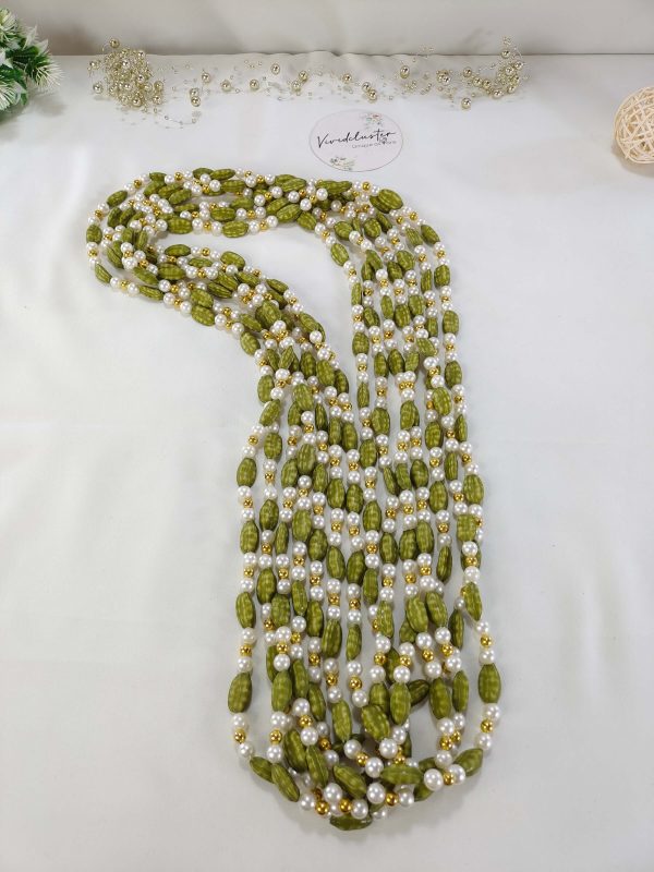 A beautifully detailed Welcome Milni Mala Moti Haar featuring Elachi and white and gold beads for weddings, guest welcomes, and bridesmaid gifts