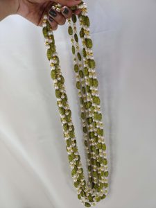 Elachi Milni Mala white and gold Milni Malas with pearl embellishments suitable for wedding favors, Punjabi Milni gifts, and Nikah ceremonies.