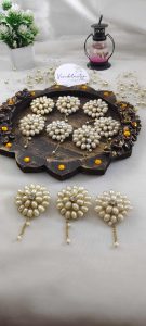 Delicate pearl brooches with a center rhinestone, for wedding attire, nikah ceremonies, and traditional wedding outfits.