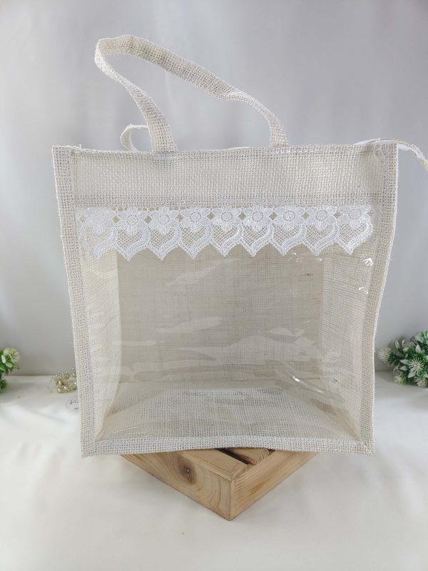 A rustic yet elegant jute bag featuring beautiful lace, suitable for wedding favor gifts, nikah ceremonies, and bridal showers. Ideal for bridesmaid gifts and wedding accessories.
